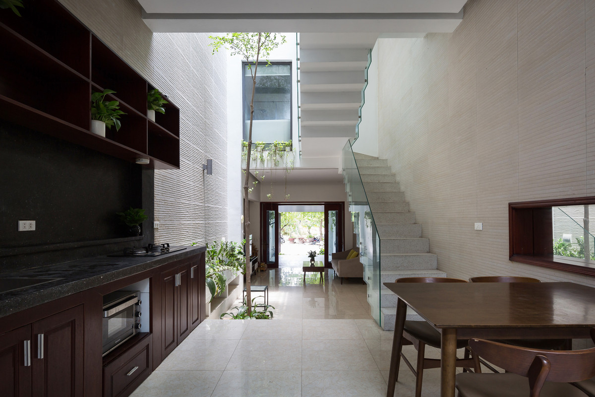 Ngôi nhà được thiết kế cho một cặp vợ chồng trẻ với hai con nhỏ.