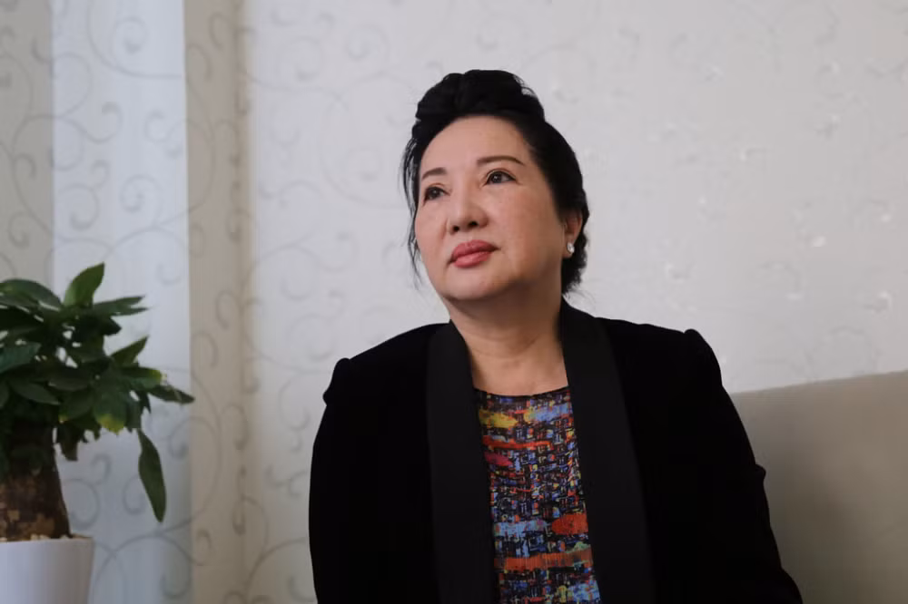 Bà Loan khởi nghiệp bằng nghề chế biến, cung cấp đồ gỗ. Nhờ nghề này, bà đã có được một gia sản khổng lồ từ những năm 80. Thời đó, cùng với ông Đoàn Nguyên Đức (tức bầu Đức), bà Loan là một trong hai chủ buôn gỗ lớn nhất ở tỉnh Gia Lai.