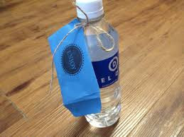 Không chỉ rượu, nước lọc cũng là cơ hội kiếm tiền của các nhà hàng, khách sạn. Thực tế, nước lọc trong nhà hàng thường đắp gấp 3 lần thông thường.