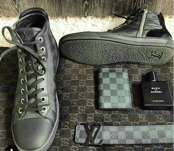 Sự giàu có của các thiếu gia Hàn Quốc còn được thể hiện qua loạt phụ kiện của thương hiệu hàng đầu thế giới.