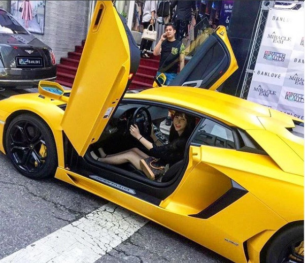 Không khó để bắt gặp những chiếc siêu xe thể thao đắt tiền trên Instagram con nhà giàu Hàn Quốc.