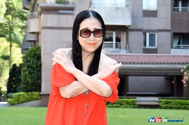 Thế nhưng, chỉ một thời gian ngắn sau, Hứa Thuần Mỹ bị Hoàng Hải Minh bắt tại trận ngoại tình, cuối cùng phải ly hôn lần ba.