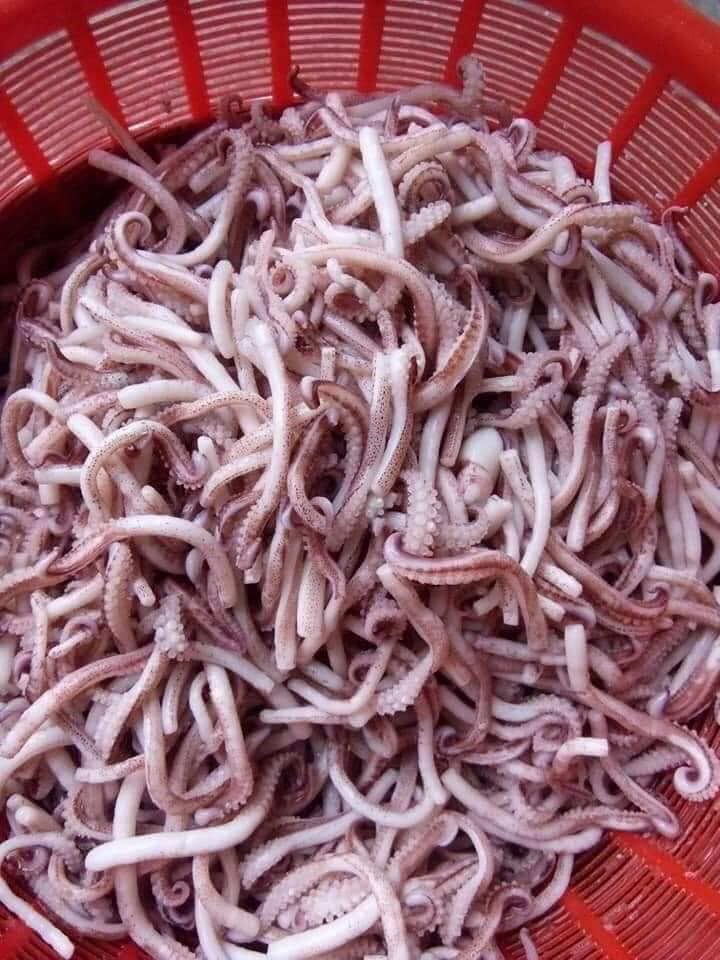 Đáng chú ý, người rao bán khẳng định, hàng luôn có sẵn với số lượng hàng tấn ở trong kho.