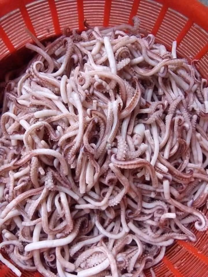 Đáng chú ý, người rao bán khẳng định, hàng luôn có sẵn với số lượng hàng tấn ở trong kho.