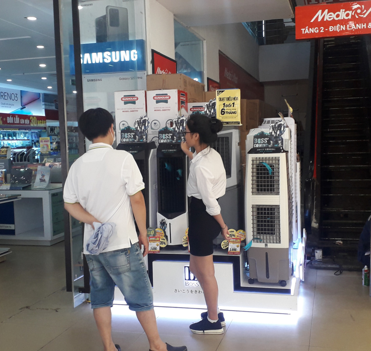 Quat dieu hoa gia re, quang cao than thanh... coi chung 