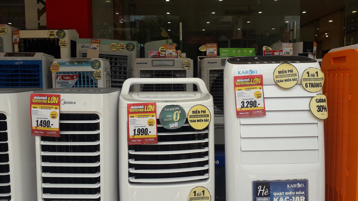 Quat dieu hoa gia re, quang cao than thanh... coi chung 