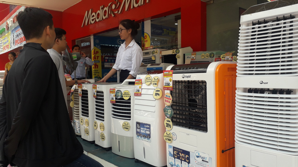 Quat dieu hoa gia re, quang cao than thanh... coi chung 