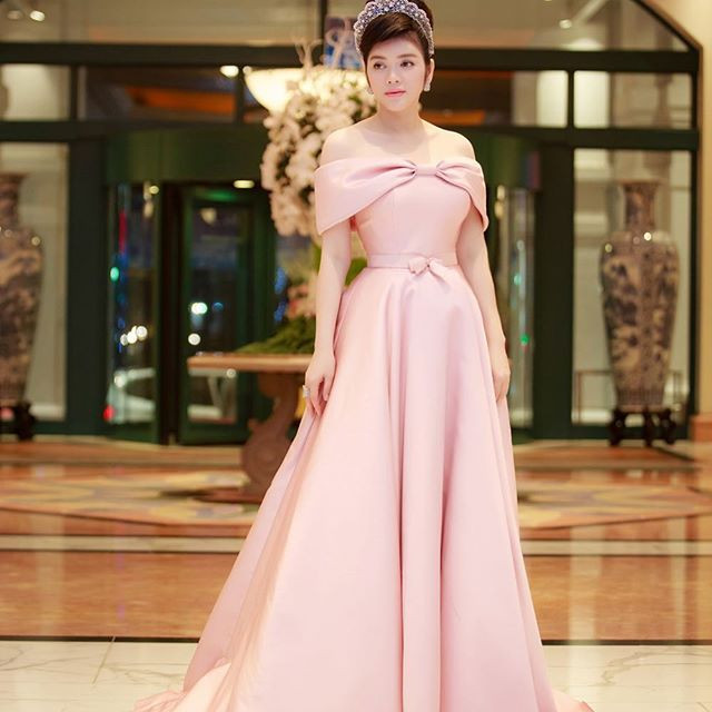 Choáng ngợp tủ đồ hiệu "chất lừ" của mỹ nhân Vbiz độc thân Choang ngop tu do hieu