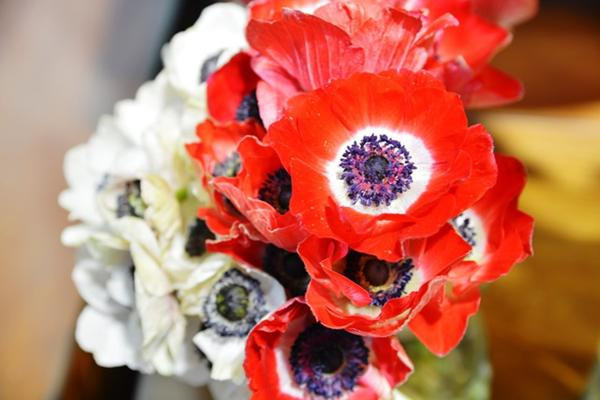 Hoa thu mẫu đơn nhập khẩu từ Hà Lan đẹp mắt và hiếm gặp. Giá mỗi cành hoa khoảng 120.000 đồng.