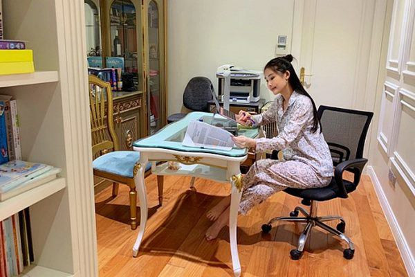 Góc làm việc đơn giản.