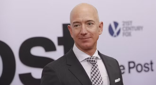 Sau vụ ly hôn với vợ, tài sản của CEO Amazon giảm xuống đáng kể. Tuy nhiên, chỉ tính từ đầu tháng 10/2019 đến nay, tài sản của người giàu nhất hành tinh tăng chóng mặt từ 107,8 tỷ USD lên 131,9 tỷ USD (tức tăng 24 tỷ USD).
