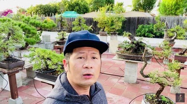 Ngoài ra, Bằng Kiều cũng sở hữu vườn bonsai tiền tỷ với đủ loại và kích thước khác nhau. Nguồn ảnh: FBNV Video: Ngắm khu vườn nhỏ xinh trên ban công. Nguồn: VTC1