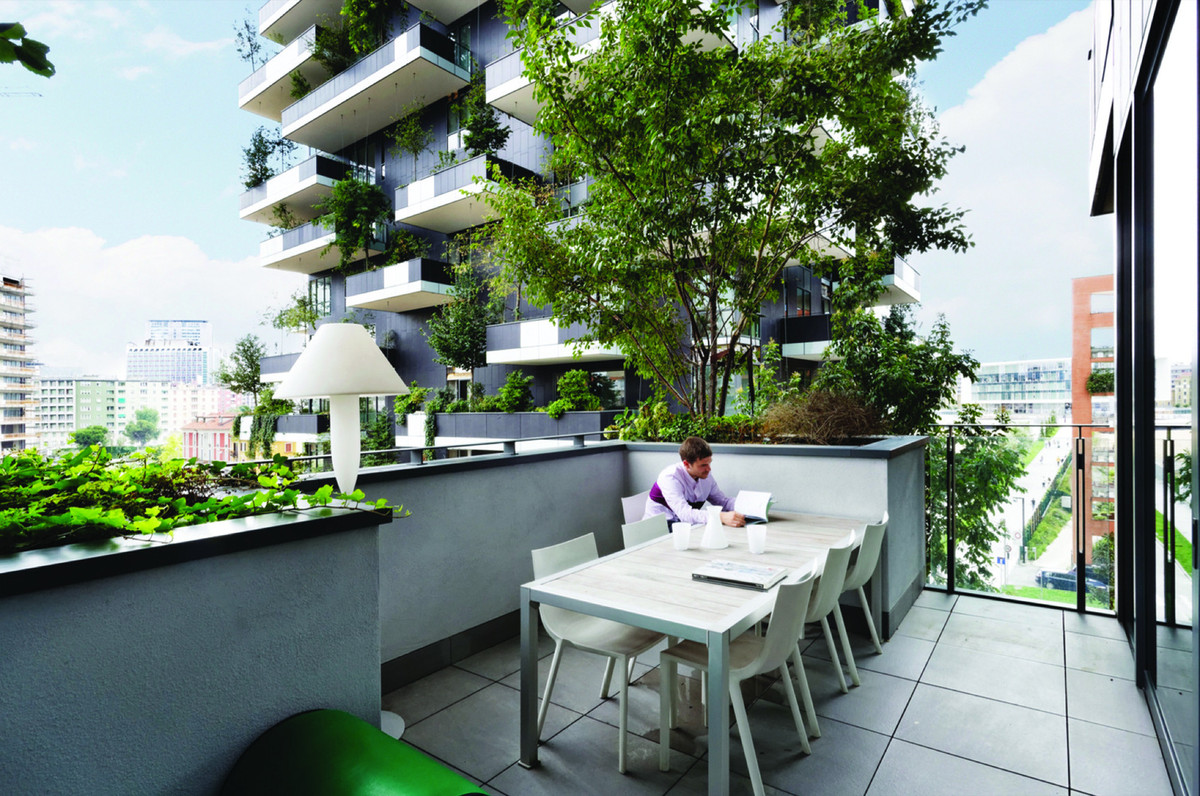 Bosco Verticale có 113 căn hộ với vườn riêng ở các ban công. Ngoài ra, tòa nhà còn có các khu văn phòng, thương mại.