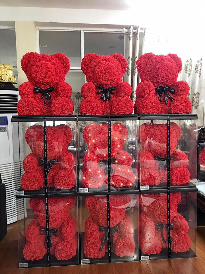 Một gấu hoa độc đáo mang lại sự bất ngờ trong ngày Valentine. Ảnh: Facebook.