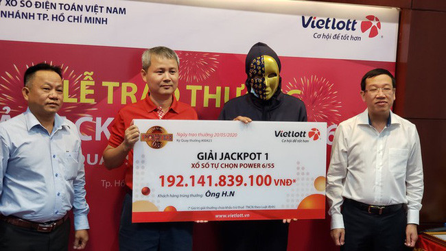 Trung Vietlott tu chuc toi tram ty, “dai gia” Viet lam gi?-Hinh-3