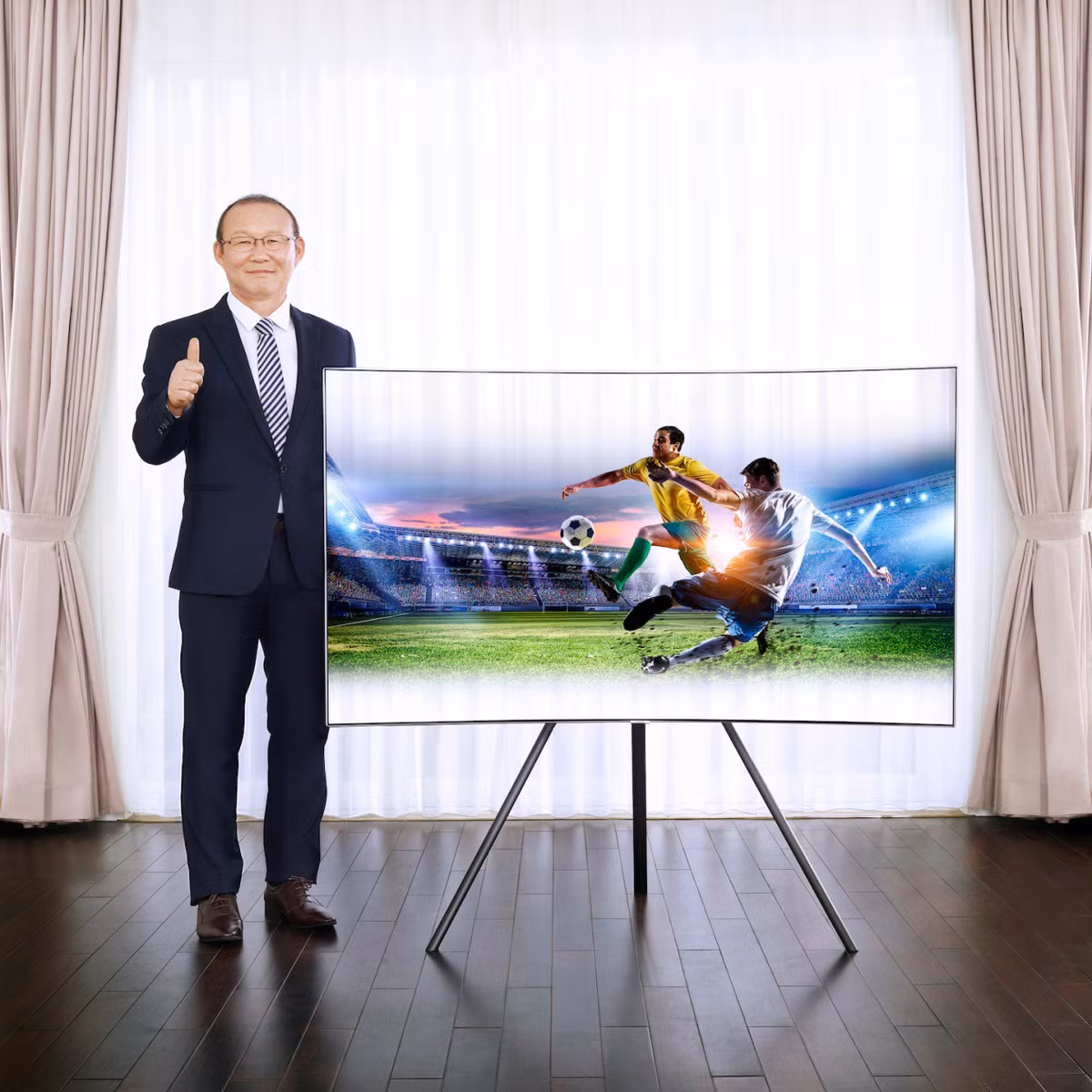 Mỗi nhãn hàng trả cho ông từ 1-3 tỷ đồng, phụ thuộc vào thương hiệu và sản phẩm mà ông tham gia quảng cáo hoặc làm đại diện. Ảnh: Internet.