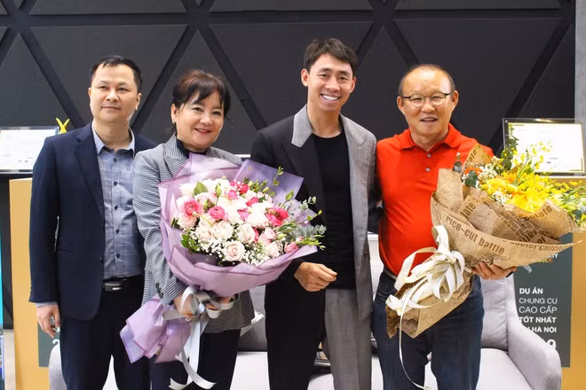 Tau nha rieng o Ha Noi, HLV Park thu nhap khung co nao?