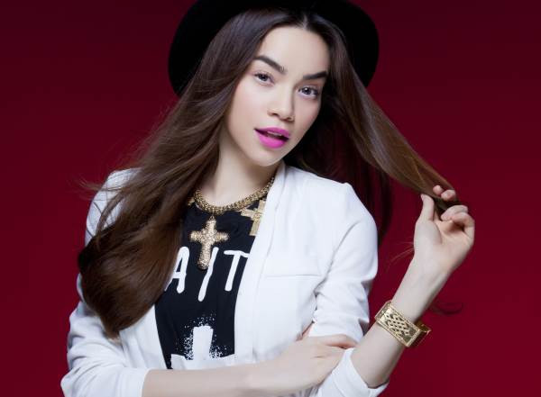 Hồ Ngọc Hà được xem là ngôi sao đình đám hàng đầu trong làng giải trí Việt Nam. Hà Hồ hội tụ nhiều điểm mà bất cứ phụ nữ hiện đại nào cũng mong muốn từ ngoại hình, danh tiếng và sự giàu có.