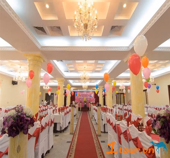 Khách sạn Kim Liên Hà Nội còn có hội trường lớn với sức chứa lên đến 600 người phù hợp tổ chức tiệc tùng, cưới hỏi…Ảnh: 1tour.