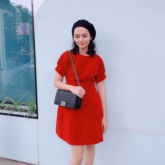 Dù sinh ra trong gia đình khá giả, vợ Văn Quyết có sự nghiệp kinh doanh thời trang thành công. Ảnh: Saostar.