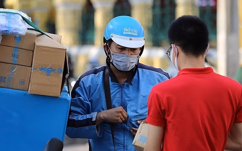 Chính vì vậy mà người làm nghề shipper bội thu đơn hàng online. Báo hải quan.