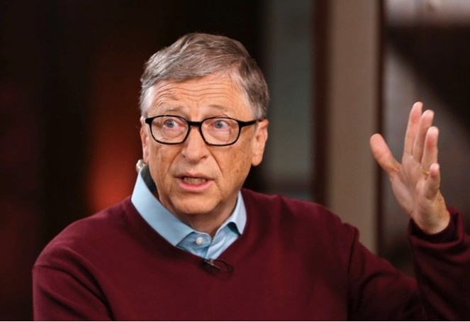 Bill Gates (98 tỷ USD) giữ vị trí số 2. Phần lớn tài sản của ông đến từ cổ phiếu Microsoft. Tỷ phú hảo tâm nổi tiếng này đang rót tiền vào xây dựng nhà máy cho 7 loại vắc-xin ngừa Covid-19. Ảnh: Forbes.