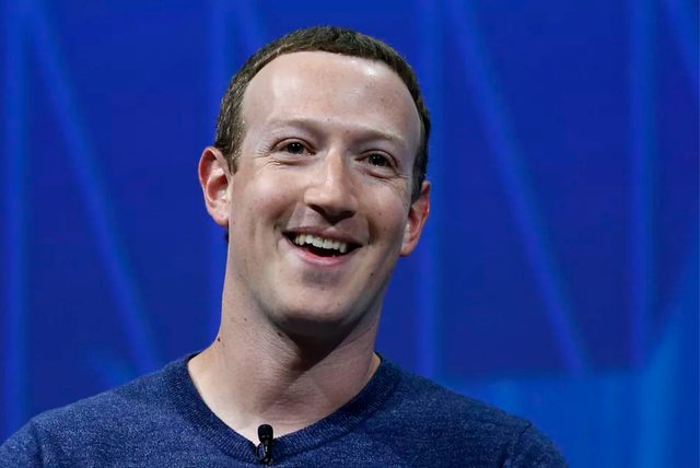 Đứng thứ 7 là nhà sáng lập Facebook Mark Zuckerberg với 54,7 tỷ USD. Ông từng từ bỏ ngôi trường Havard danh giá ngày ấy để khởi nghiệp với mạng xã hội Facebook. Ảnh: Reuters.