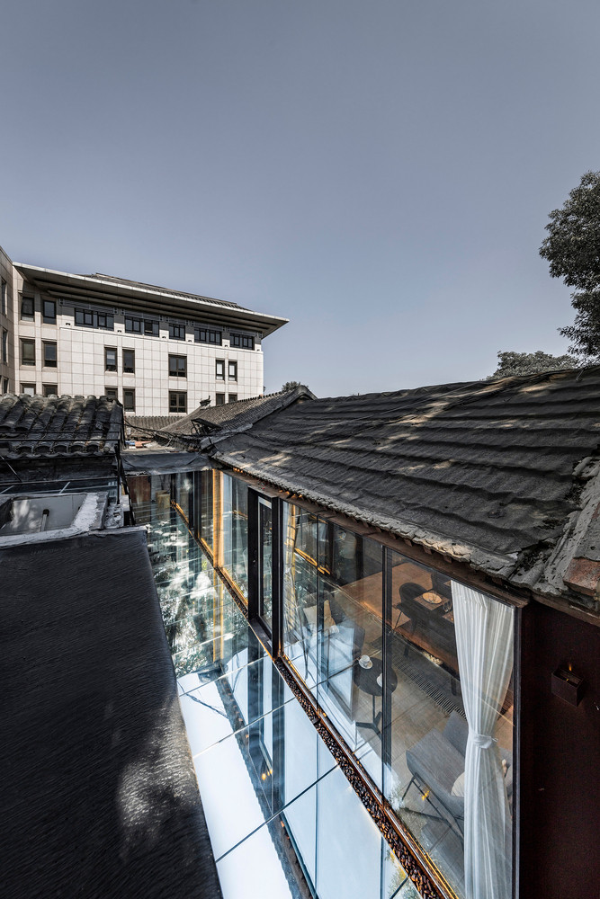 Sau nhiều năm đi xa, nữ chủ nhân của căn nhà 58 m2 ở Bắc Kinh muốn trở về sống trong ngôi nhà mà cô từng sống cùng ông bà nội khi còn nhỏ. Tuy nhiên, căn nhà đã xuống cấp nghiêm trọng.