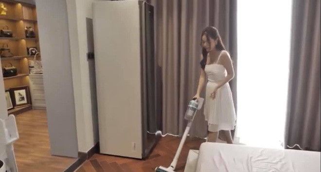 Ngay sát phòng ngủ là phòng thay đồ. Nguồn ảnh: Chụp màn hình.