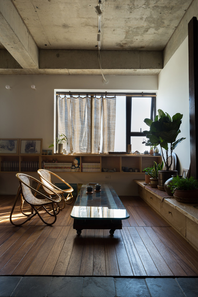 Nằm trong một tòa nhà mới ở Hà Nội, căn hộ 62m2 được thiết kế dành cho gia đình trẻ.