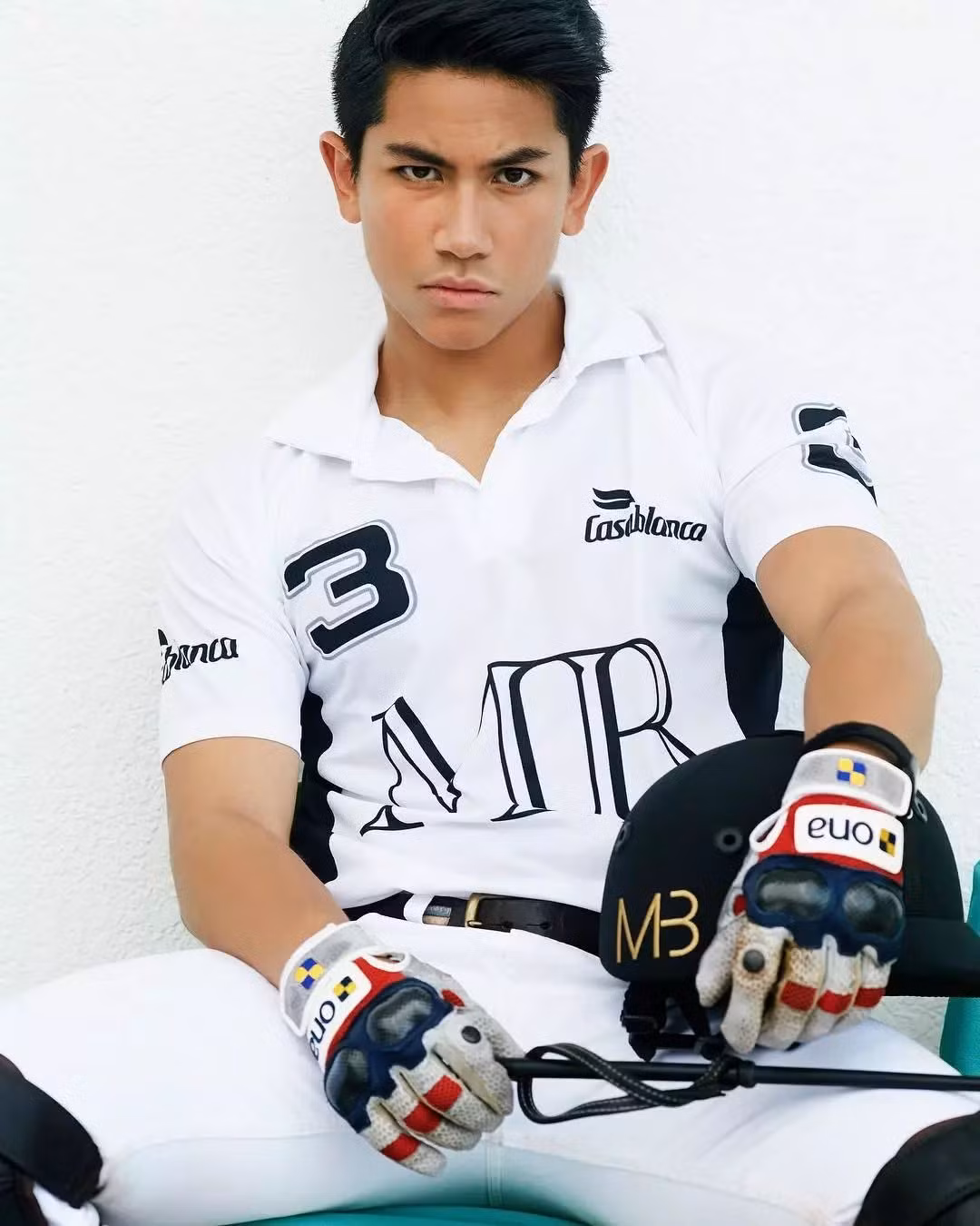 Ngoài ra, chàng hoàng tử điển trai còn sở hữu 475 chiếc Ferrari cùng nhiều siêu xe đắt đỏ khác như Lamborghini, Bentley, Brunswick, BMW..., chưa kể phi cơ riêng và du thuyền, biệt thự, tài sản khác.