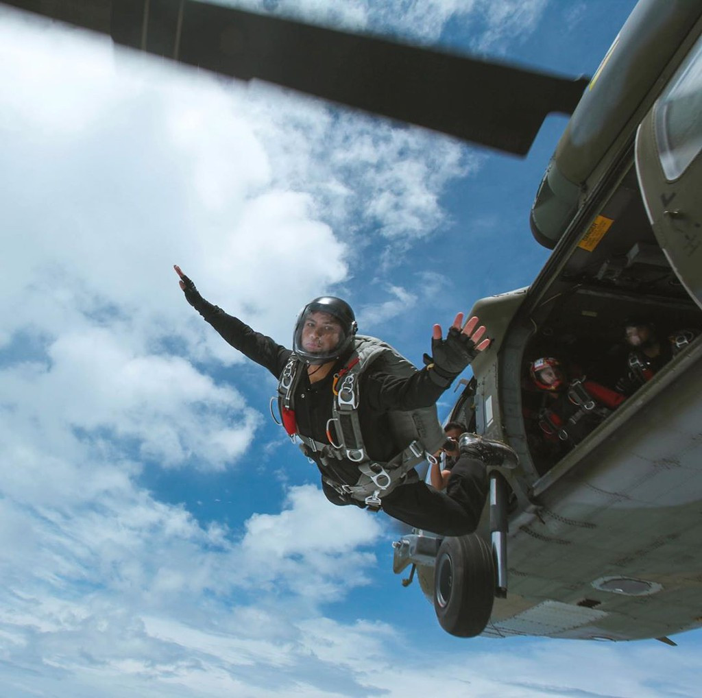 Ngoài những chuyến nghỉ dưỡng xa xỉ trên phi thuyền, du lịch mạo hiểm cũng là một trong những thú vui của Abdul Mateen.