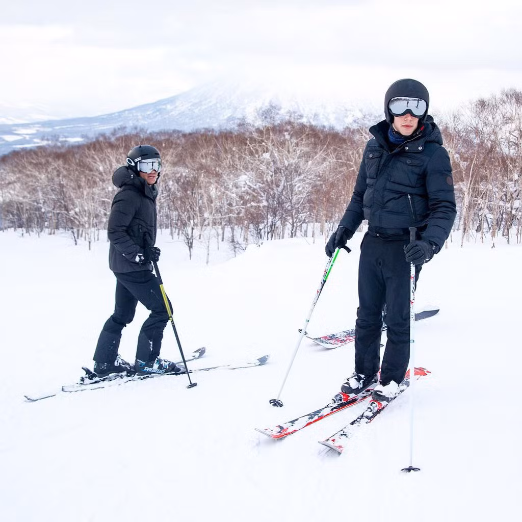 Abdul Mateen có niềm đam mê xê dịch khi thường đăng tải những bức hình du lịch cùng bạn bè, gia đình tại nhiều quốc gia khác nhau.