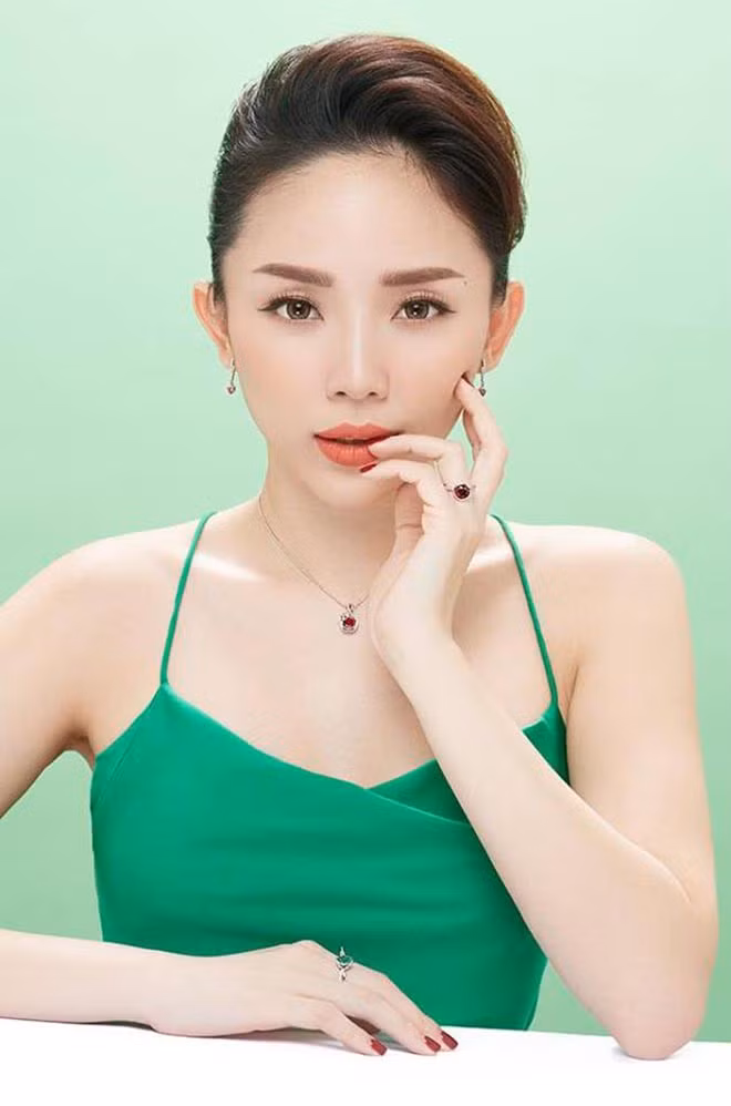 Sự nghiệp thăng hoa, có thêm nhiều bản hit, đắt show đi diễn, quảng cáo... Tóc Tiên được cho là có nhiều nguồn thu và mức thu nhập chẳng kém ai trong làng giải trí. Ảnh: Internet.