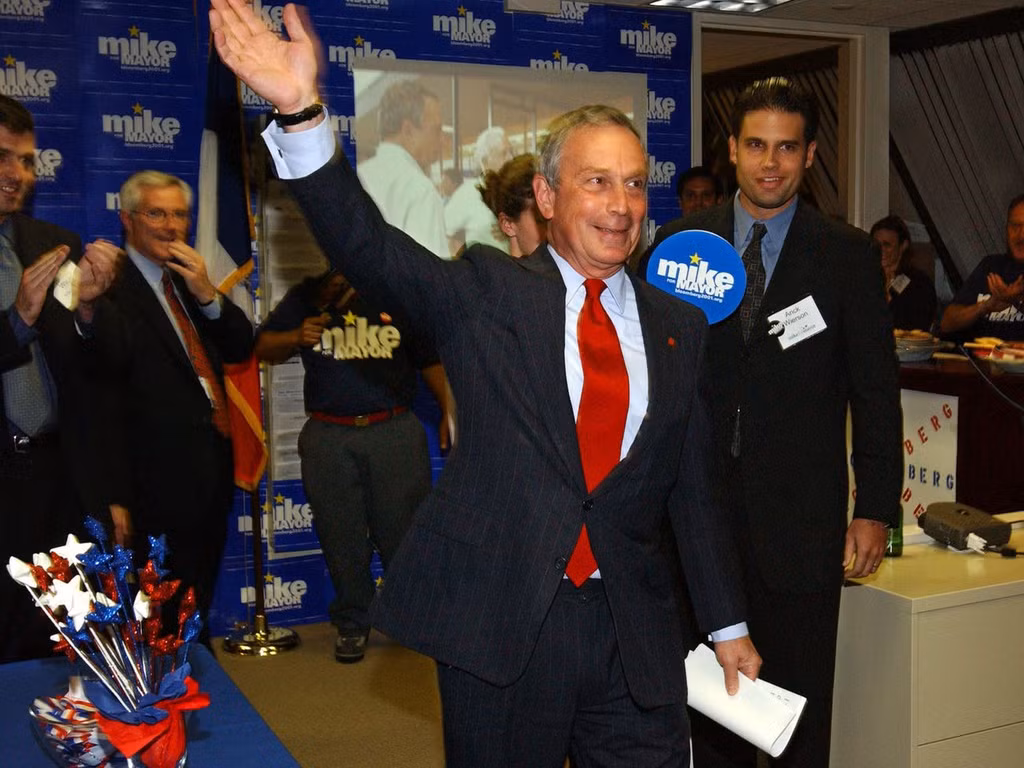 Sau đó, Bloomberg nghỉ việc tại công ty cũ với khoản đền bù 10 triệu USD và thành lập hãng công nghệ thông tin tài chính Bloomberg LP. Trụ sở chính của Bloomberg LP ở châu Âu tọa lạc tại London (Anh). Tòa nhà rộng 1 triệu m2 được hoàn thành vào năm 2017 với kinh phí khổng lồ 1,3 tỷ USD.