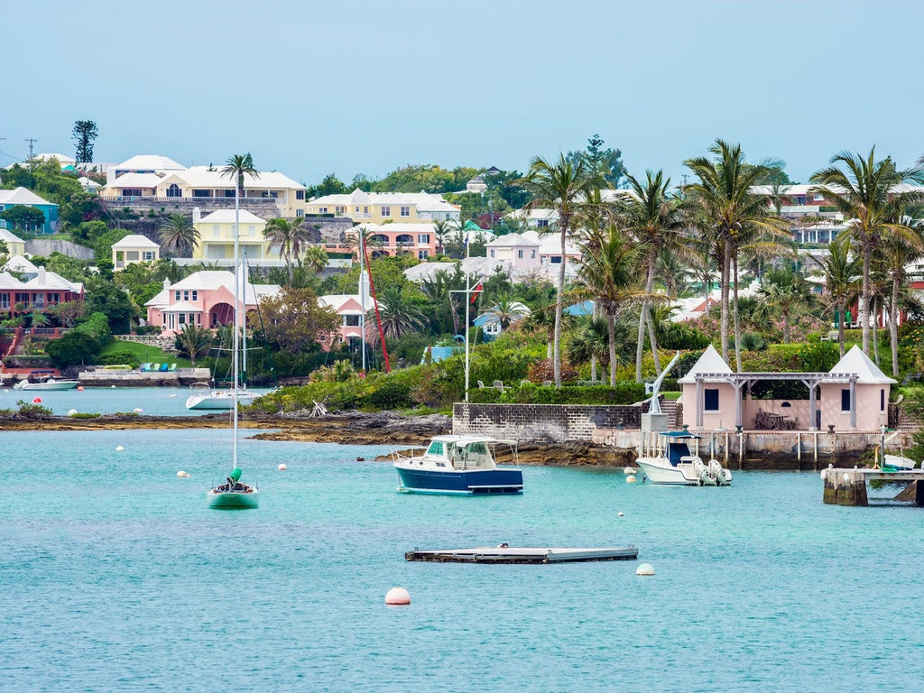 Ngoài ra, Michael Bloomberg còn sở hữu một biệt thự bên bờ biển Bermuda và 2 biệt thự tại London, Anh.