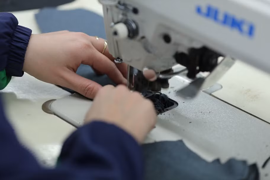 Khẩu trang có thể sử dụng nhiều lần, được sản xuất từ vải nano có độ co giãn tốt, nhẹ nhàng, thoải mái khi vận động.