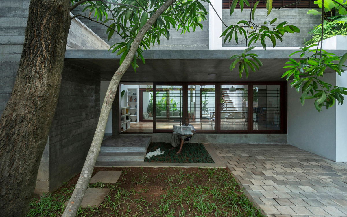 Gia chủ mong muốn có một không gian thực sự riêng tư, mát mẻ, ấm cúng cho gia đình 6 người gồm 2 vợ chồng, 2 đứa con nhỏ và bố mẹ chồng.