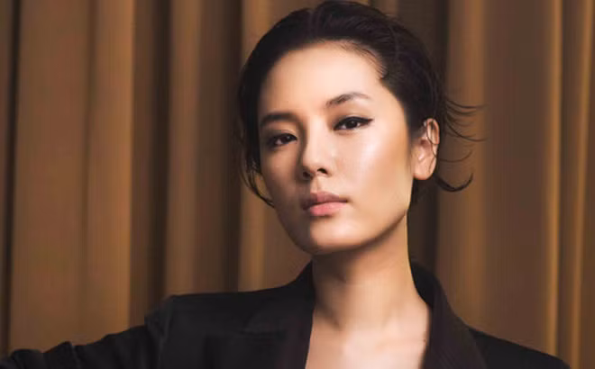 Thông tin này khiến nhiều người cho rằng, Phương Linh đang ẩn ý về chuyện sắp lên xe hoa ở tuổi 36. Tuy nhiên, Phương Linh vẫn quyết định giữ im lặng, không phản hổi bất cứ thông tin nào liên quan đến chuyện đời tư.