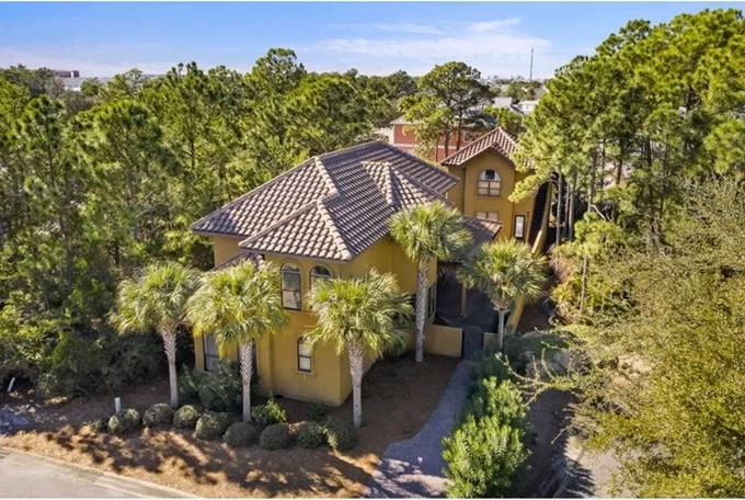 Ngoài ngôi nhà này, Hồng Ngọc còn có một căn biệt thự khác được ông xã Thomas Tâm mua tặng vào dịp sinh nhật hồi tháng 8/2019.