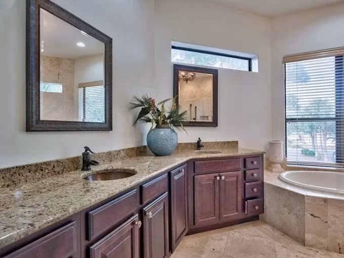 Phòng tắm lấy cảm hứng từ cách trang trí nội thất của các spa. Nguồn ảnh: FBNV.