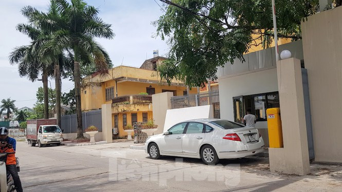 Được biết, ngày 4/7/2012, Tổng công ty có Quyết định về việc phê duyệt dự án đầu tư xây dựng công trình Khu tổng hợp 122 Vĩnh Tuy với mục tiêu đầu tư khu nghiên cứu và phát triển, khu tổng hợp bao gồm văn phòng làm việc tư vấn, cơ sở nghiên cứu, đào tạo, thí nghiệm và thực nghiệm kết họp với việc kinh doanh cho thuê vãn phòng, thương mại và khu lưu trú. Ảnh: Đình Phong.