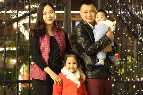 5 nam hon nhan hanh phuc cua NSND Tu Long ben ba xa tre dep-Hinh-2