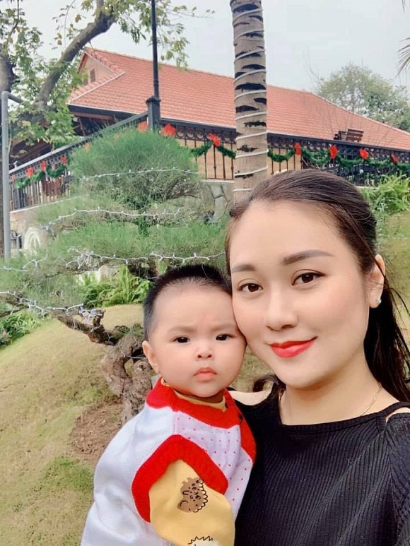 5 nam hon nhan hanh phuc cua NSND Tu Long ben ba xa tre dep