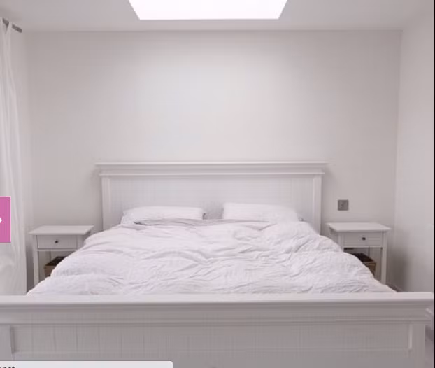 Tầng mới có không gian thông thoáng, nội thất với màu trắng chủ đạo. Nguồn ảnh: DM