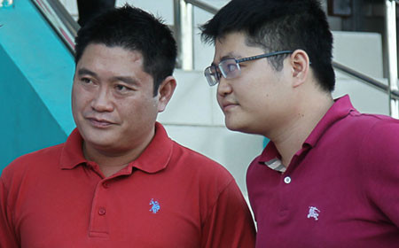 Từ đó, ông Thủy nhanh chóng nổi danh là ông bầu trẻ nhất V-League (khi mới 24 tuổi) và cách tiêu tiền như nước với cả trăm tỷ đồng ném vào thị trường chuyển nhượng.