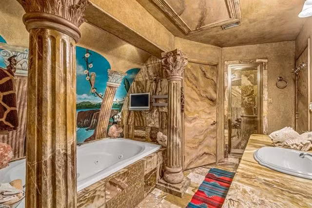 Nhà tắm cũng được thiết kế theo nhiều kiểu khác nhau.