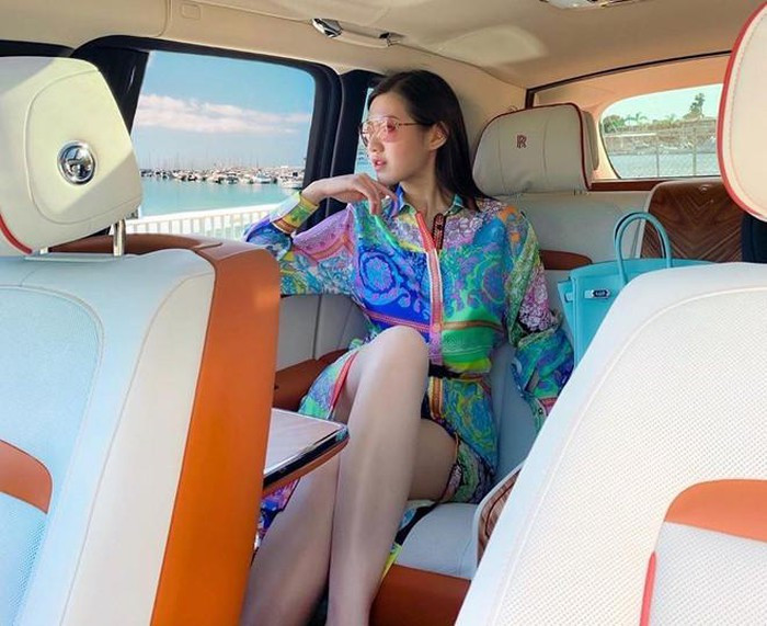 Tiểu Giang (Nguyễn Đặng Tiểu Giang, sinh năm 1993) là gương mặt đình đám trong hội con nhà giàu Việt. Bố cô là đại gia chuyên kinh doanh siêu xe tại Việt Nam.