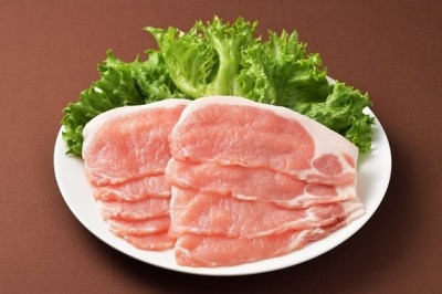 Thịt heo Nhật Bản nhập khẩu có màu hơi hồng, không đỏ rực. Màu mỡ trắng (chứng tỏ heo mạnh khỏe, không bệnh); khối thịt có độ đàn hồi cao, rất mềm, thớ thịt đều và khi chế biến có mùi thơm, không bị ứ nước. Anh: Tategamori