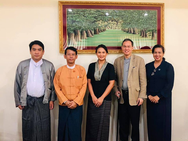 Thiri Thant Mon không ít lần xuất hiện tại các diễn đàn kinh tế, đầu tư quan trọng của Myanmar. Ảnh: Getty.
